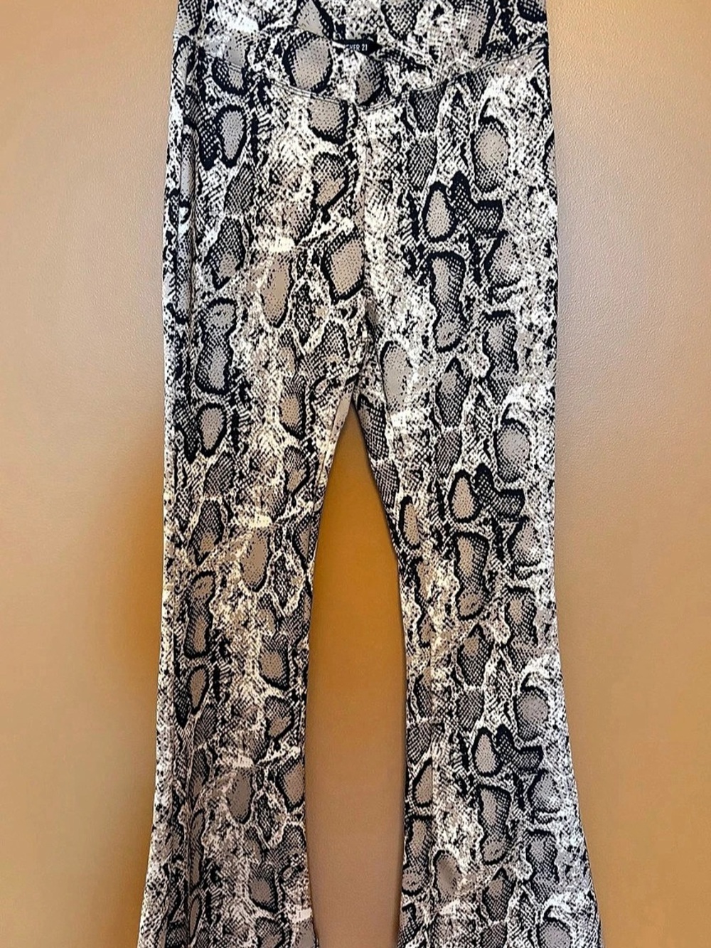 Forever 21 Snake Print Flare leggings in snakeprint Size Medium